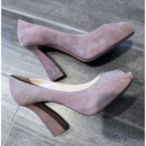 Giorgio Armani Tan Suede Heels Pumps Womens 35.5 US size 5 Made In Italy X1GO19 - Picture 1 of 8